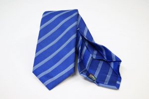 Cravatta Settepieghe - Jacquard – fondo blu elettrico – COD.7P009 – seta 100% - made in Italy