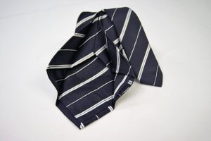 Cravatta Settepieghe - Jacquard – fondo blu con bianco  –  COD.7P020  –  seta 100% - made in Italy 2