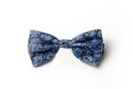 Andrews-Ties-Papillon-Fantasia-Disegno-Cashmere-Grande-Fantasy-Bow-Tie-Big-Cashmere-Design-Fondo-Blu-Blue-Background-COD.PCS002